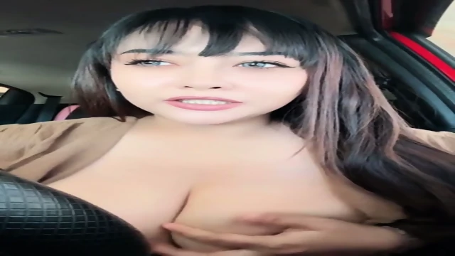 Didalam Mobil Kanjeng Mami Eva Puaskan Hasrat Birahinya