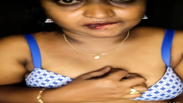 Stripchat model Vani-09 face showing full nude