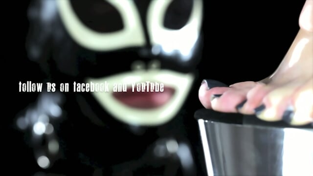 Footfetish Extreme - eat the dirt of your mistress feet - best feet domination