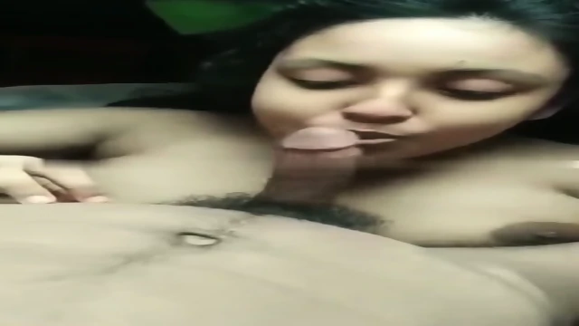 Indian Cute Chubby Girl Giving Blowjob Pretty-pussy