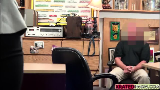 Hot babe Victoria decides to sucks and fucks pawman for laptop