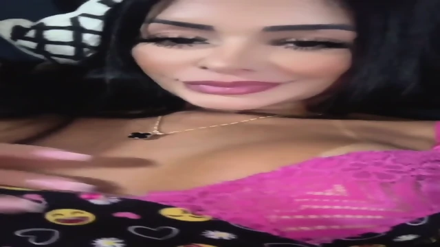 Morena gata bronzeada greludinha