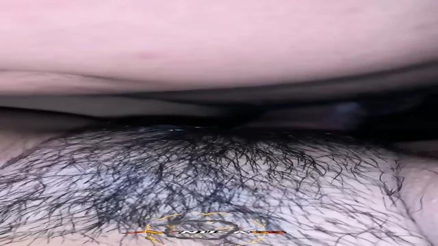 Hijab yang indah tersembunyi di balik wajahnya