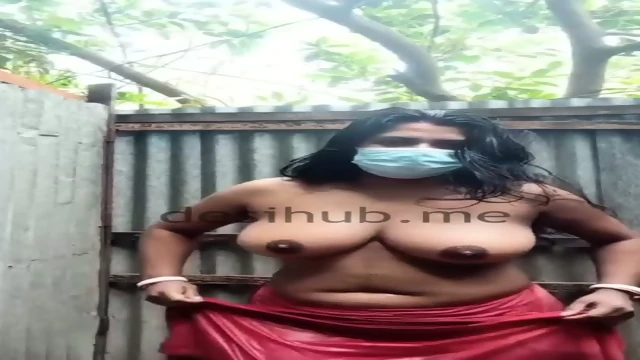 Mallu bhabhi taki bath in public