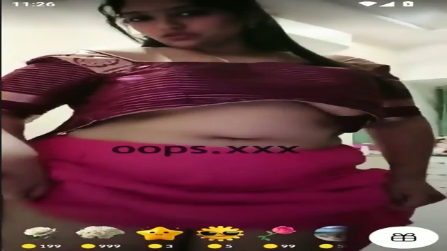 Desi Cam Girl Teases Fans With Sexy Dance And Slightly Shows Boobs On Live Stream