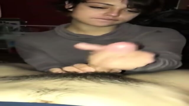 Jeune Mexicaine suce pour recevoir le sperme au fond de sa gorge