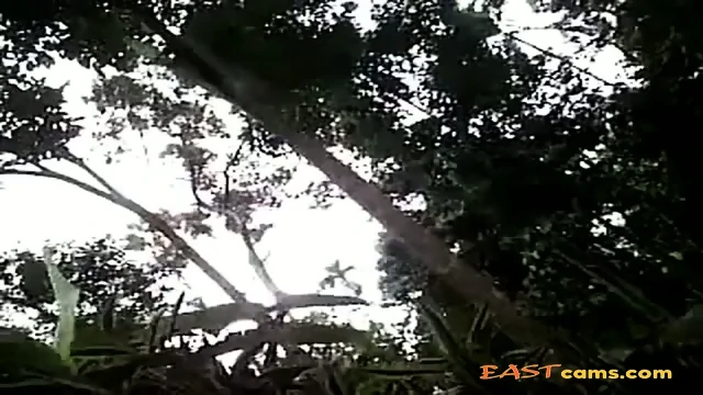 Indonesian Jilbab Babe Ciuman & Pamer Susu