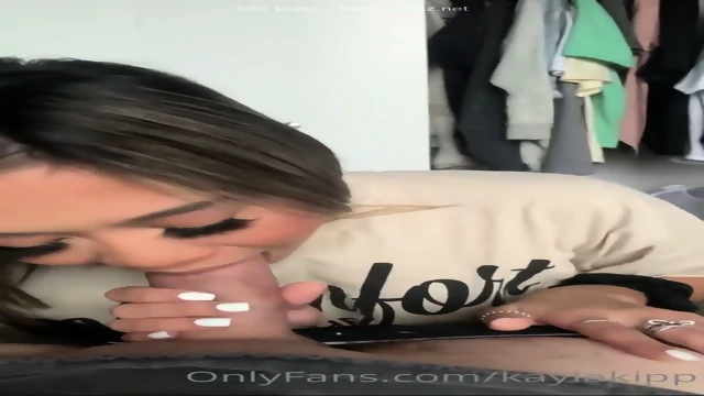 Tinyyyk Has Hardcore Sex