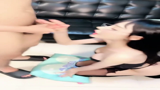 Latest Work! Two Sweet Sisters With Long Legs Of 170cm, Beautiful Legs With Black Silk Stockings And Nine-head Bodies! My Sister’s Pussy Is Simply A Work Of Art After Cumming Multiple Times, Pull It Out And Twitch