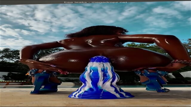 Queen_Tahshaar Squirts From A Tentacle Dildo