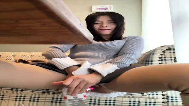 The Bold Lady, The Contrasting Bitch [Asia-Good Luck] Is  The Extreme, Her Crotch Is Opened In The Same Place, Her Face Is Wet, And She Masturbates In The Same Frame, And Pay  The Person  Her, It'so Exciting Part 3