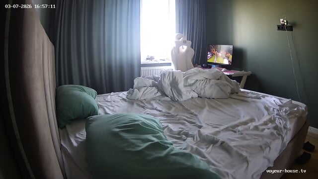 special candid sleeping perfect bare feet closeup Bedroom camera at Xaner & Grossy reallifecam apartment at Voyeur House TV from 08 h 13 min to 18 h 12 min