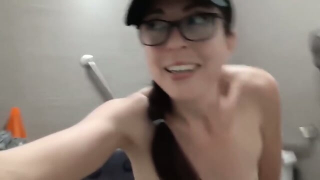 fery piss auf flip-flops