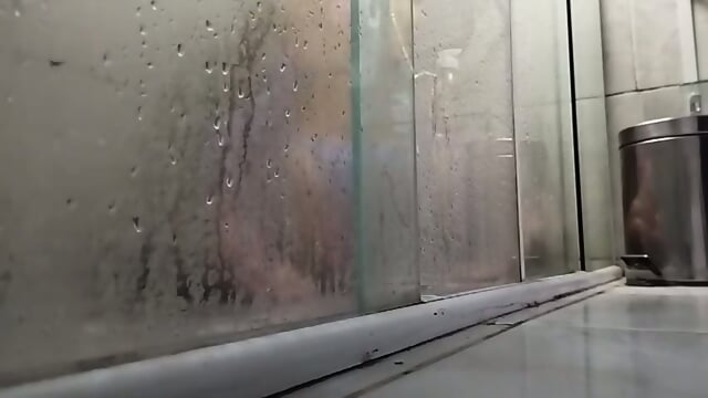 Vanessa Drumon no Box Praia Dia Fechado Desodorante Branco