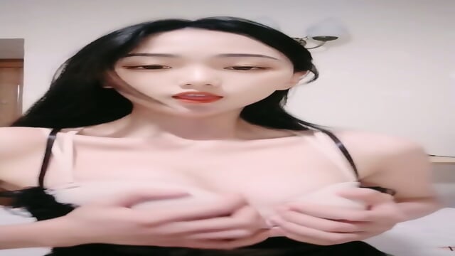 New anchor Knight of the Moon, the beautiful little Chang'e, was sent to the mortal world for being arrogant, seducing wolf friends to masturbate, rubbing her breasts and leaking pussy