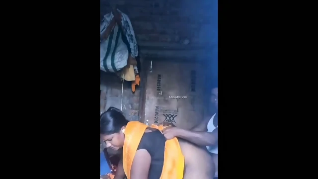 Souteli Maa ki Saree uthakar Chodta Beta.