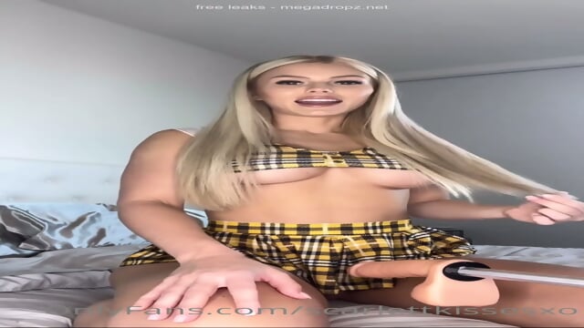 Scarlettkissesxo Plays With A Fuck Machine