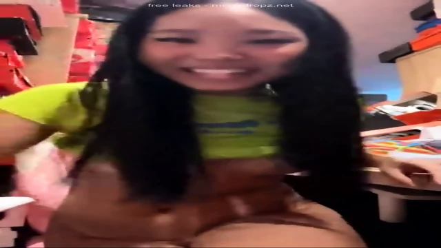 MichelleFromChina18Yes Gets Creampied On Live Stream