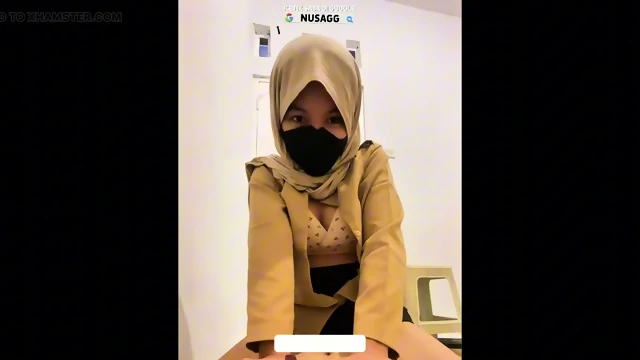 Karyawan Kedai Kopi yang Kutiduri