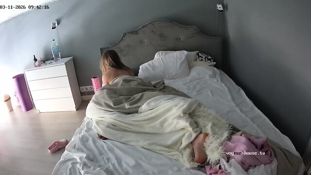 special candid REM sleeping bare feet closeup scenes Bedroom camera at Sayuri reallifecam apartment at Voyeur House TV 11.03.2026 from 02 h 41 min to 11 h 18 min