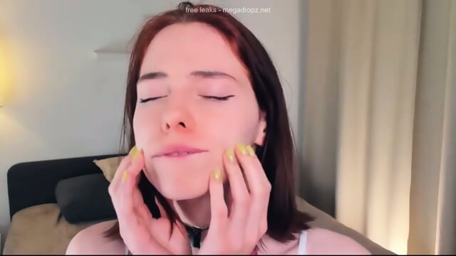 Gina Glorious Does A Nude Live Performance