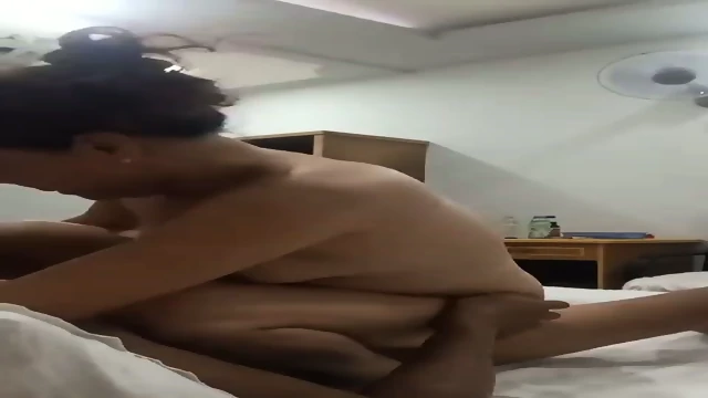 Mature Vietnamese hooker fucked 2 man in guesthouse