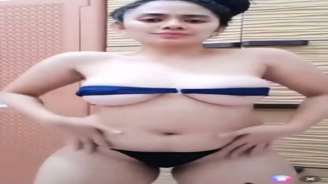 Kimaya Agatha toket bulat goyang bar bar