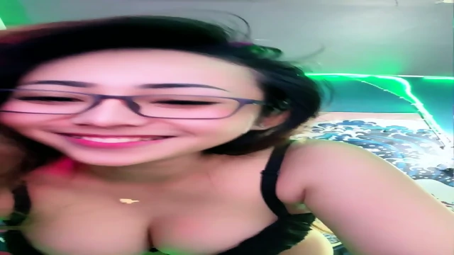 Real di Temenin Crot Shaciko Yubi Host Cantik Mentokin Sayang