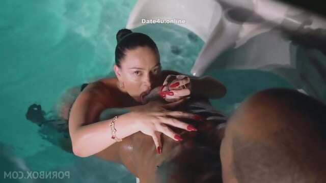 Klara Devine - FUCKED IN A POLL IN COLOMBIA080 foyb