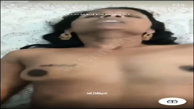 Tamil Sinunguraa Akka Fuck Horny With Her Fanboy - Desi Ansi Bhabhi pov-doggystyle