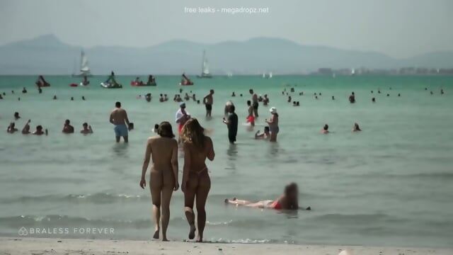 Ellie Luna & Bitchinbubba Strip On The Beach