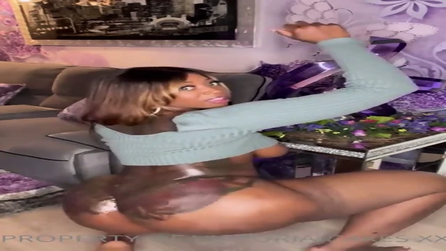 VICTORIA CAKES SOLO SHOW