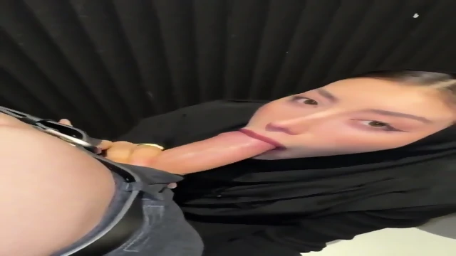 Arab Girl Gives Blowjob In Toilet Wearing Hijab