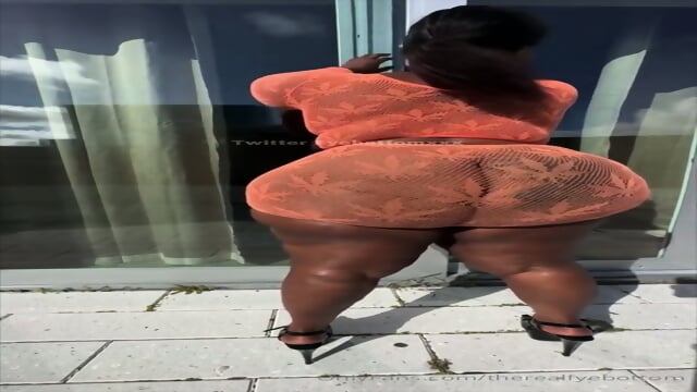 Her google drive folder, 77 videos => https://rentry.co/rsoz524v