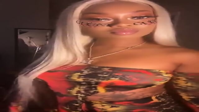 More of her here, 87 videos => https://rentry.co/39bgnuff