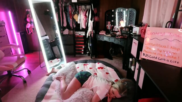 Skinny teen's flat chest bouncing violently during intense doggy