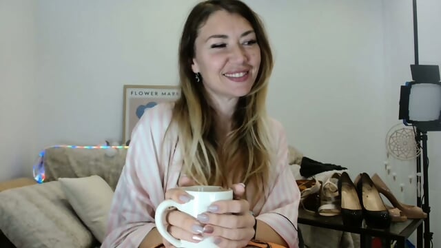 Teen cheerleader's uniform torn open for rough locker room breeding