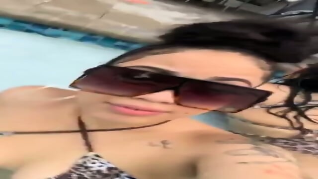 More of her, 177 videos => https://rentry.co/v8589vgs