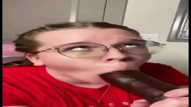 If this far bitch ain’t finna suck a real dick, I guess imma have to do it 😈