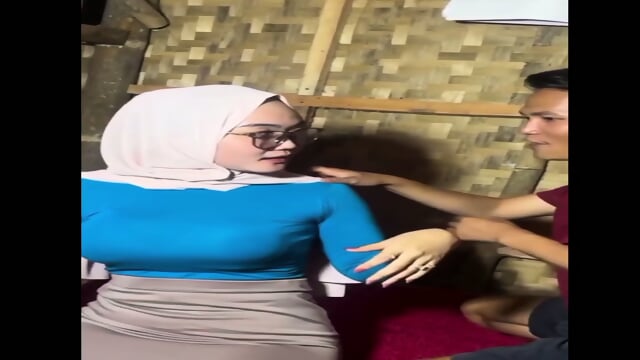 Bokep indo gangbang janda tobrut di gilir di gubuk