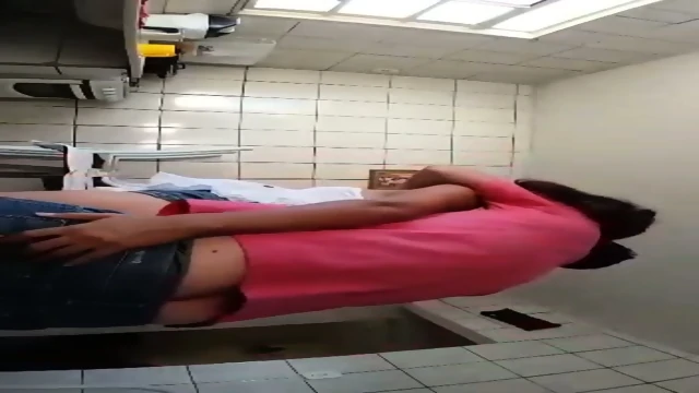 Solo con la vecina.