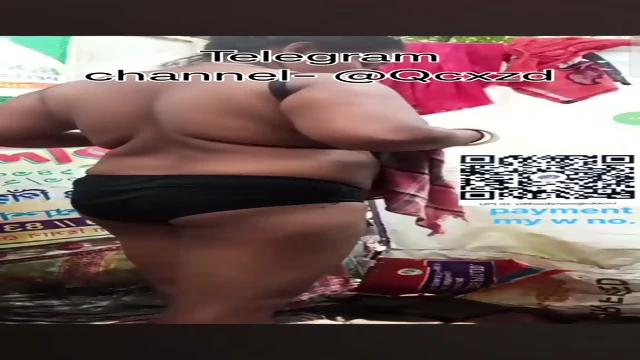 Youtuber vill food live