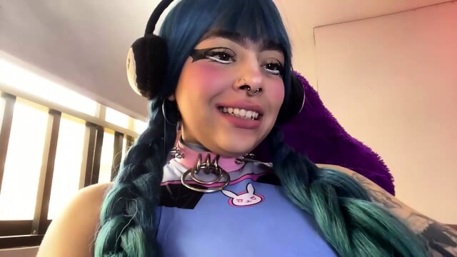 Young teen's first anal experience leaves her gaping and dripping