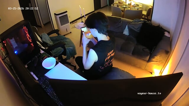 special candid perfect bare feet closeup scenes Living room camera at Milo & Crystal reallifecam apartment at Voyeur House TV 25.03.2026 from 17 h 43 min to 20 h 53 min editat