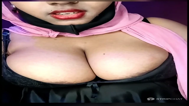 Indian Muslim girl Dimpal full face boobs show