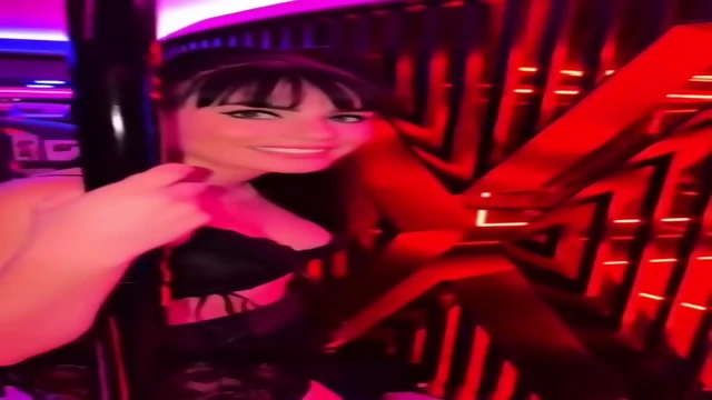 J’immortalise nos ébats intenses Baby, la belle brune en lingerie et porte-jarretelle