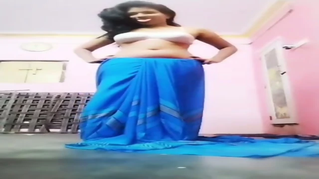 Desi Girlfriend Strips Saree For Best Friend