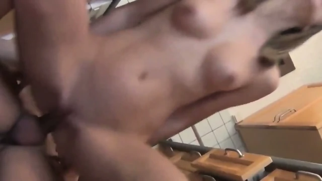 DÃ¼nne Deutsche Amateur Stiefschwester Bekommt Anal Creampie