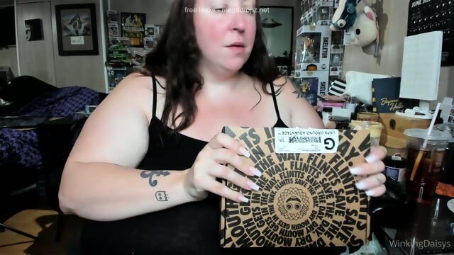 Winkingdaisys Shows Off Her Enormous Jugs