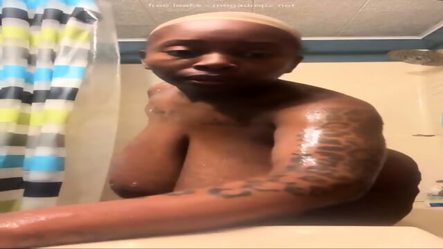 Famousstarkmarie With The Shower Stream